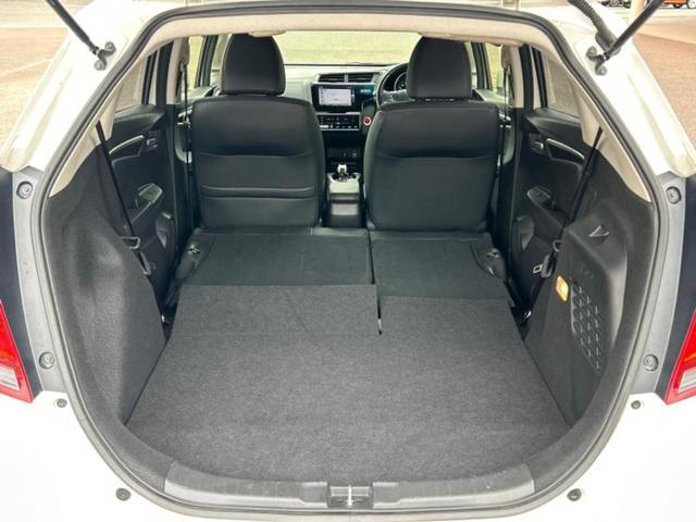 フィットハイブリッド ハイブリッド・Lホンダセンシング 新品タイヤ/保証書/純正 SDナビ/車線逸脱防止支援システム/シート 合皮/ヘッドランプ LED/USBジャック/Bluetooth接続/ETC/EBD付ABS/横滑り防止装置 バックカメラ(19枚目)