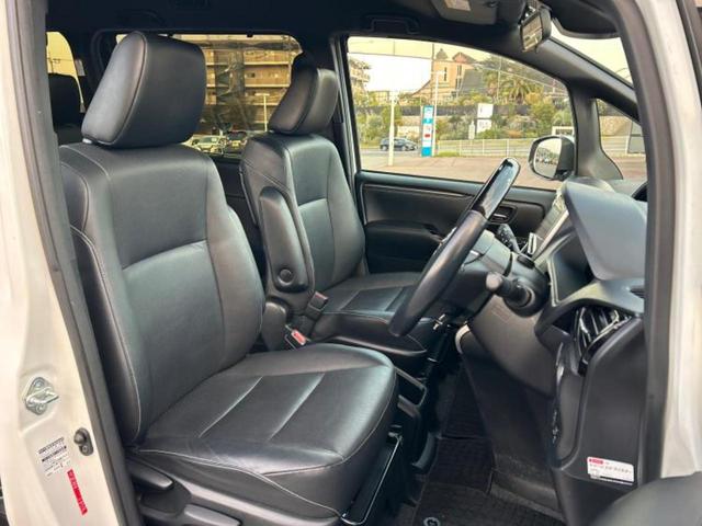 エスクァイア Ｇｉ　新品タイヤ／保証書／純正　９インチ　ＳＤナビ／トヨタセーフティセンス／両側電動スライドドア／シートヒーター／車線逸脱防止支援システム／シート　合皮／ヘッドランプ　ＬＥＤ／Ｂｌｕｅｔｏｏｔｈ接続　ＥＴＣ（4枚目）