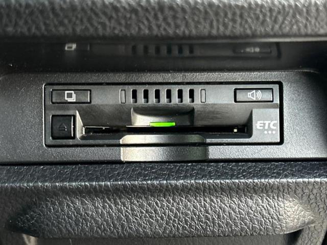 エスクァイア Ｇｉ　新品タイヤ／保証書／純正　９インチ　ＳＤナビ／トヨタセーフティセンス／両側電動スライドドア／シートヒーター／車線逸脱防止支援システム／シート　合皮／ヘッドランプ　ＬＥＤ／Ｂｌｕｅｔｏｏｔｈ接続　ＥＴＣ（18枚目）