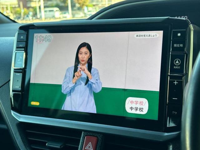 ヴォクシー ハイブリッドＺＳキラメキ　新品タイヤ／保証書／社外　１１インチ　ＳＤナビ／フリップダウンモニター　社外　１２．８インチ／衝突安全装置／両側電動スライドドア／シートヒーター／車線逸脱防止支援システム／ヘッドランプ　ＬＥＤ　ＥＴＣ（12枚目）