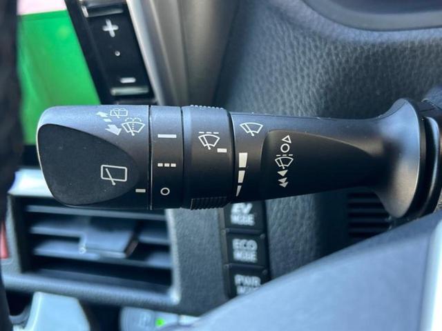 ヴォクシー ハイブリッドＺＳキラメキ　新品タイヤ／保証書／社外　１１インチ　ＳＤナビ／フリップダウンモニター　社外　１２．８インチ／衝突安全装置／両側電動スライドドア／シートヒーター／車線逸脱防止支援システム／ヘッドランプ　ＬＥＤ　ＥＴＣ（17枚目）