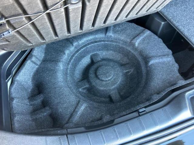 ヴォクシー ハイブリッドＺＳキラメキ　新品タイヤ／保証書／社外　１１インチ　ＳＤナビ／フリップダウンモニター　社外　１２．８インチ／衝突安全装置／両側電動スライドドア／シートヒーター／車線逸脱防止支援システム／ヘッドランプ　ＬＥＤ　ＥＴＣ（26枚目）