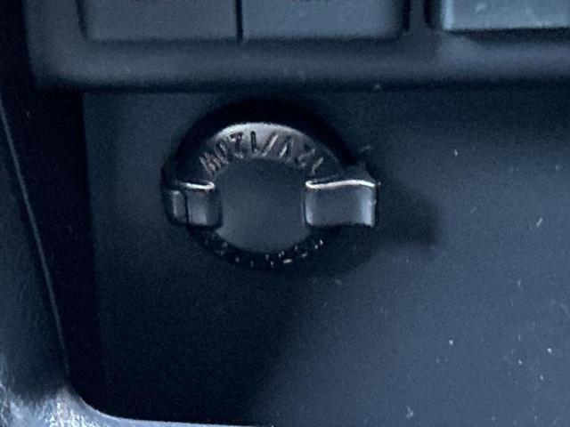 ヴォクシー ハイブリッドＺＳキラメキ　新品タイヤ／保証書／社外　１１インチ　ＳＤナビ／フリップダウンモニター　社外　１２．８インチ／衝突安全装置／両側電動スライドドア／シートヒーター／車線逸脱防止支援システム／ヘッドランプ　ＬＥＤ　ＥＴＣ（44枚目）