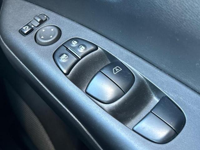 セレナ eパワーハイウェイスターV 新品タイヤ/保証書/純正 10インチ SDナビ/インテリジェントルームミラー/衝突安全装置/両側電動スライドドア/アラウンドビューモニター/車線逸脱防止支援システム/プロパイロット 全周囲カメラ(31枚目)