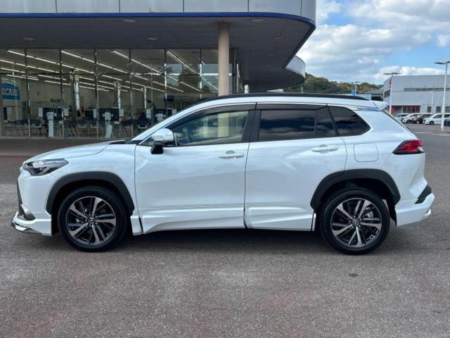 カローラクロス ハイブリッドＺ　サンルーフ／純正エアロ／保証書／ディスプレイオーディオ＋ナビ１０インチ／シートヒーター／車線逸脱防止支援システム／シート　ハーフレザー／電動バックドア／ヘッドランプ　ＬＥＤ　フルエアロ　バックカメラ（2枚目）