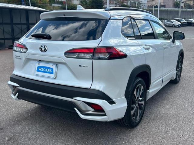 カローラクロス ハイブリッドＺ　サンルーフ／純正エアロ／保証書／ディスプレイオーディオ＋ナビ１０インチ／シートヒーター／車線逸脱防止支援システム／シート　ハーフレザー／電動バックドア／ヘッドランプ　ＬＥＤ　フルエアロ　バックカメラ（3枚目）