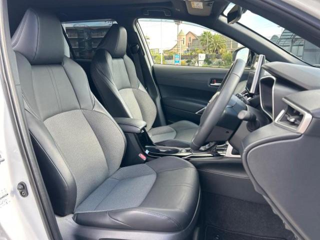 カローラクロス ハイブリッドZ サンルーフ/純正エアロ/保証書/ディスプレイオーディオ+ナビ10インチ/シートヒーター/車線逸脱防止支援システム/シート ハーフレザー/電動バックドア/ヘッドランプ LED フルエアロ バックカメラ(4枚目)