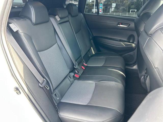 カローラクロス ハイブリッドＺ　サンルーフ／純正エアロ／保証書／ディスプレイオーディオ＋ナビ１０インチ／シートヒーター／車線逸脱防止支援システム／シート　ハーフレザー／電動バックドア／ヘッドランプ　ＬＥＤ　フルエアロ　バックカメラ（5枚目）