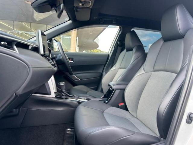 カローラクロス ハイブリッドＺ　サンルーフ／純正エアロ／保証書／ディスプレイオーディオ＋ナビ１０インチ／シートヒーター／車線逸脱防止支援システム／シート　ハーフレザー／電動バックドア／ヘッドランプ　ＬＥＤ　フルエアロ　バックカメラ（6枚目）