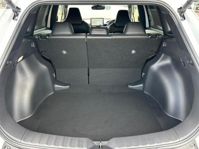 カローラクロス ハイブリッドＺ　サンルーフ／純正エアロ／保証書／ディスプレイオーディオ＋ナビ１０インチ／シートヒーター／車線逸脱防止支援システム／シート　ハーフレザー／電動バックドア／ヘッドランプ　ＬＥＤ　フルエアロ　バックカメラ（8枚目）