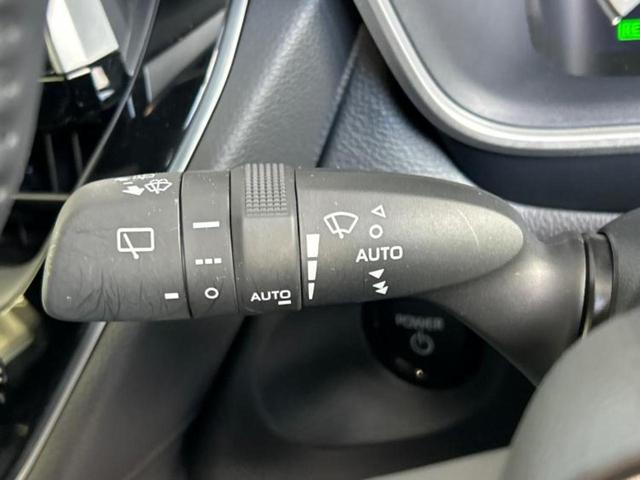 カローラクロス ハイブリッドＺ　サンルーフ／純正エアロ／保証書／ディスプレイオーディオ＋ナビ１０インチ／シートヒーター／車線逸脱防止支援システム／シート　ハーフレザー／電動バックドア／ヘッドランプ　ＬＥＤ　フルエアロ　バックカメラ（16枚目）