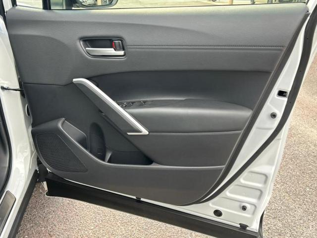 カローラクロス ハイブリッドＺ　サンルーフ／純正エアロ／保証書／ディスプレイオーディオ＋ナビ１０インチ／シートヒーター／車線逸脱防止支援システム／シート　ハーフレザー／電動バックドア／ヘッドランプ　ＬＥＤ　フルエアロ　バックカメラ（20枚目）