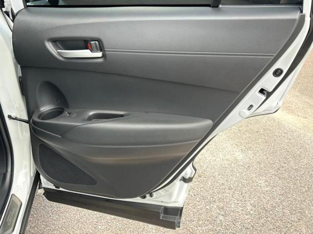 カローラクロス ハイブリッドＺ　サンルーフ／純正エアロ／保証書／ディスプレイオーディオ＋ナビ１０インチ／シートヒーター／車線逸脱防止支援システム／シート　ハーフレザー／電動バックドア／ヘッドランプ　ＬＥＤ　フルエアロ　バックカメラ（21枚目）