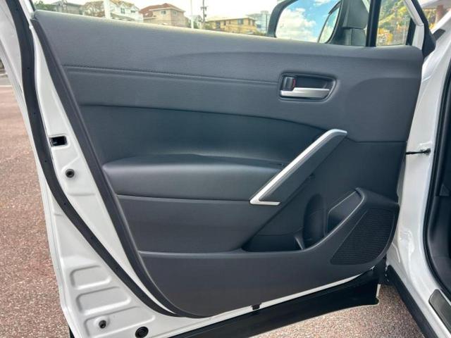 カローラクロス ハイブリッドＺ　サンルーフ／純正エアロ／保証書／ディスプレイオーディオ＋ナビ１０インチ／シートヒーター／車線逸脱防止支援システム／シート　ハーフレザー／電動バックドア／ヘッドランプ　ＬＥＤ　フルエアロ　バックカメラ（22枚目）