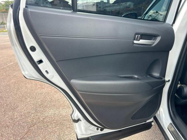 カローラクロス ハイブリッドＺ　サンルーフ／純正エアロ／保証書／ディスプレイオーディオ＋ナビ１０インチ／シートヒーター／車線逸脱防止支援システム／シート　ハーフレザー／電動バックドア／ヘッドランプ　ＬＥＤ　フルエアロ　バックカメラ（23枚目）