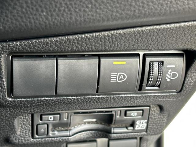 カローラクロス ハイブリッドＺ　サンルーフ／純正エアロ／保証書／ディスプレイオーディオ＋ナビ１０インチ／シートヒーター／車線逸脱防止支援システム／シート　ハーフレザー／電動バックドア／ヘッドランプ　ＬＥＤ　フルエアロ　バックカメラ（26枚目）