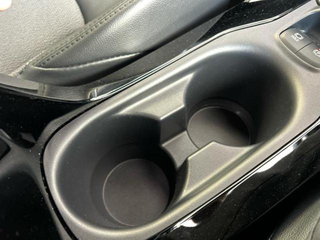 カローラクロス ハイブリッドＺ　サンルーフ／純正エアロ／保証書／ディスプレイオーディオ＋ナビ１０インチ／シートヒーター／車線逸脱防止支援システム／シート　ハーフレザー／電動バックドア／ヘッドランプ　ＬＥＤ　フルエアロ　バックカメラ（40枚目）