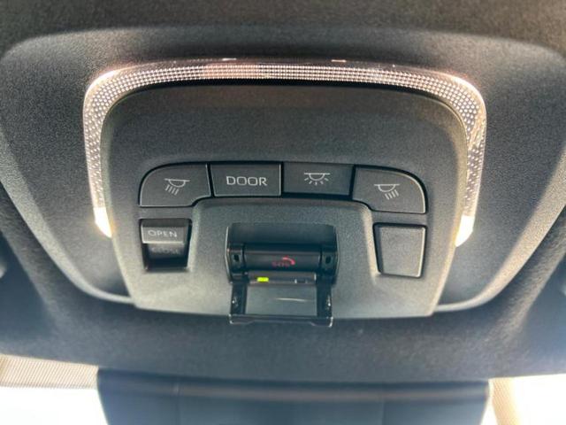 カローラクロス ハイブリッドＺ　サンルーフ／純正エアロ／保証書／ディスプレイオーディオ＋ナビ１０インチ／シートヒーター／車線逸脱防止支援システム／シート　ハーフレザー／電動バックドア／ヘッドランプ　ＬＥＤ　フルエアロ　バックカメラ（46枚目）