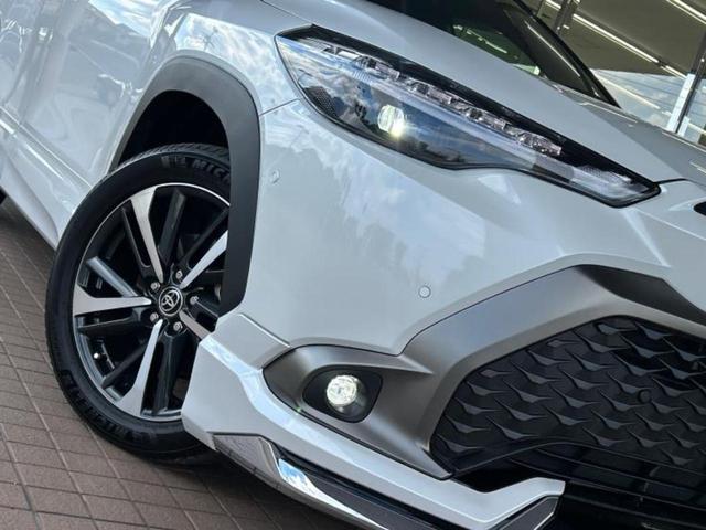 カローラクロス ハイブリッドＺ　サンルーフ／純正エアロ／保証書／ディスプレイオーディオ＋ナビ１０インチ／シートヒーター／車線逸脱防止支援システム／シート　ハーフレザー／電動バックドア／ヘッドランプ　ＬＥＤ　フルエアロ　バックカメラ（52枚目）