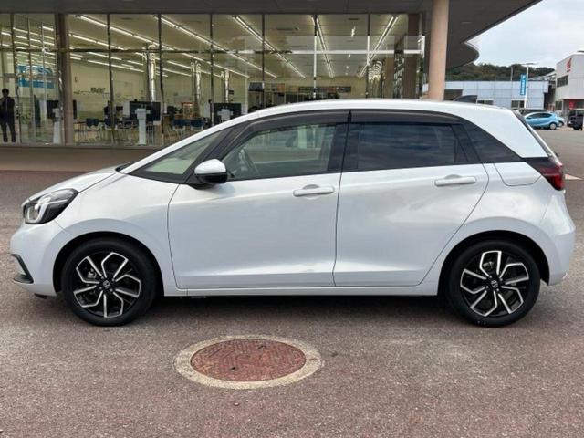 フィット ｅＨＥＶホーム　新品タイヤ／保証書／ディスプレイオーディオ＋ナビ９インチ／ホンダセンシング／車線逸脱防止支援システム／シート　ハーフレザー／パーキングアシスト　バックガイド／ドライブレコーダー　前後　バックカメラ（2枚目）