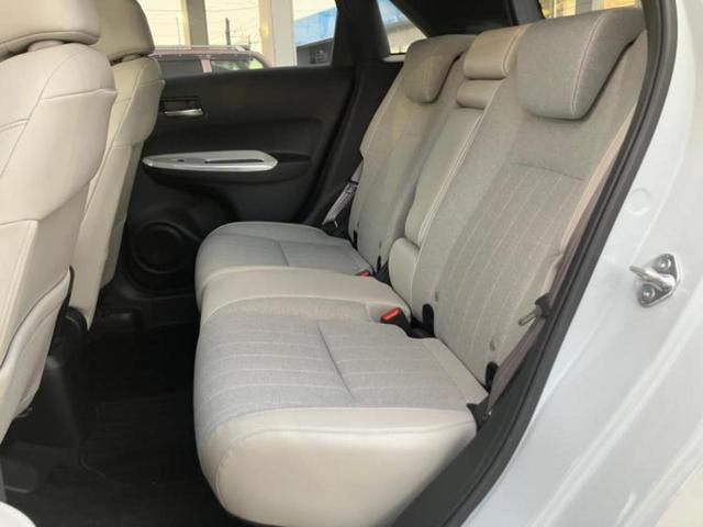 フィット ｅＨＥＶホーム　新品タイヤ／保証書／ディスプレイオーディオ＋ナビ９インチ／ホンダセンシング／車線逸脱防止支援システム／シート　ハーフレザー／パーキングアシスト　バックガイド／ドライブレコーダー　前後　バックカメラ（8枚目）