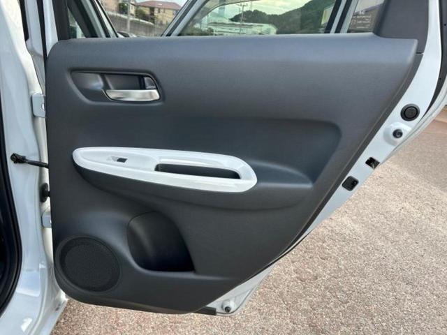 フィット ｅＨＥＶホーム　新品タイヤ／保証書／ディスプレイオーディオ＋ナビ９インチ／ホンダセンシング／車線逸脱防止支援システム／シート　ハーフレザー／パーキングアシスト　バックガイド／ドライブレコーダー　前後　バックカメラ（21枚目）