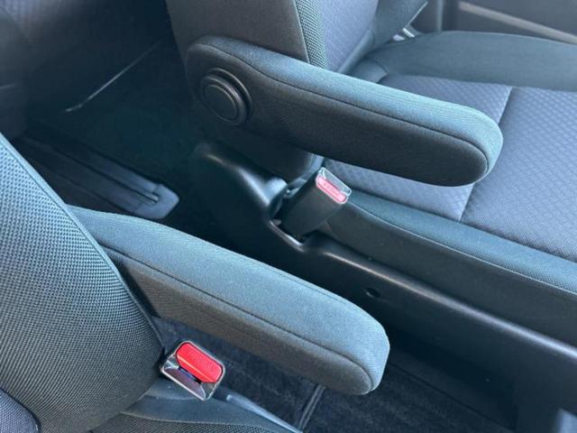 フリード Ｇブラックスタイル　新品タイヤ／純正エアロ／保証書／純正　８インチ　ＳＤナビ／衝突安全装置／両側電動スライドドア／シートヒーター／車線逸脱防止支援システム／ヘッドランプ　ＬＥＤ／Ｂｌｕｅｔｏｏｔｈ接続／ＥＴＣ　フルエアロ（32枚目）