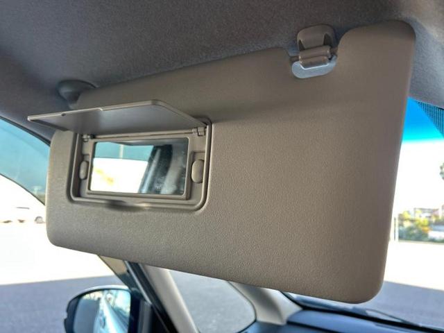 フリード Ｇブラックスタイル　新品タイヤ／純正エアロ／保証書／純正　８インチ　ＳＤナビ／衝突安全装置／両側電動スライドドア／シートヒーター／車線逸脱防止支援システム／ヘッドランプ　ＬＥＤ／Ｂｌｕｅｔｏｏｔｈ接続／ＥＴＣ　フルエアロ（48枚目）