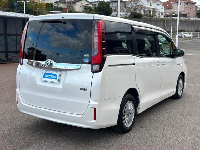 ノア ハイブリッドＸ　新品タイヤ／純正　ＳＤナビ／両側電動スライドドア／ヘッドランプ　ＬＥＤ／Ｂｌｕｅｔｏｏｔｈ接続／ＥＴＣ／ＥＢＤ付ＡＢＳ／横滑り防止装置／アイドリングストップ／バックモニター／フルセグＴＶ／ＤＶＤ（3枚目）