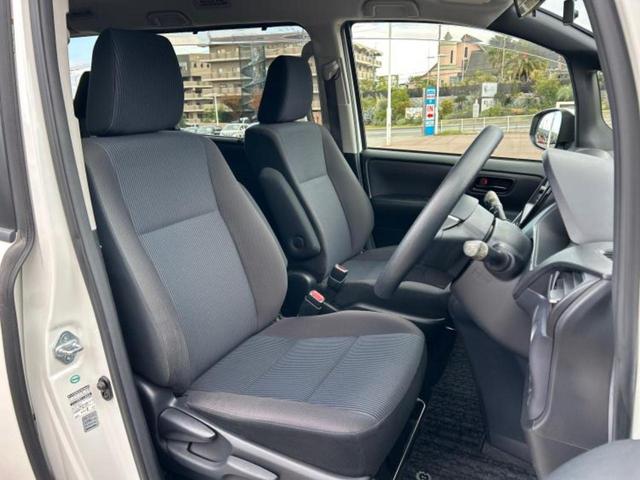 ノア ハイブリッドＸ　新品タイヤ／純正　ＳＤナビ／両側電動スライドドア／ヘッドランプ　ＬＥＤ／Ｂｌｕｅｔｏｏｔｈ接続／ＥＴＣ／ＥＢＤ付ＡＢＳ／横滑り防止装置／アイドリングストップ／バックモニター／フルセグＴＶ／ＤＶＤ（4枚目）