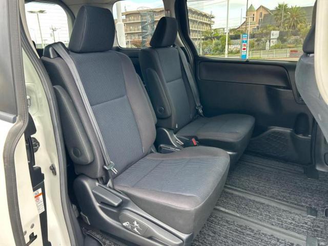 ノア ハイブリッドＸ　新品タイヤ／純正　ＳＤナビ／両側電動スライドドア／ヘッドランプ　ＬＥＤ／Ｂｌｕｅｔｏｏｔｈ接続／ＥＴＣ／ＥＢＤ付ＡＢＳ／横滑り防止装置／アイドリングストップ／バックモニター／フルセグＴＶ／ＤＶＤ（5枚目）