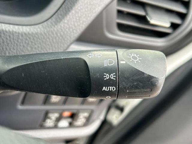 ノア ハイブリッドＸ　新品タイヤ／純正　ＳＤナビ／両側電動スライドドア／ヘッドランプ　ＬＥＤ／Ｂｌｕｅｔｏｏｔｈ接続／ＥＴＣ／ＥＢＤ付ＡＢＳ／横滑り防止装置／アイドリングストップ／バックモニター／フルセグＴＶ／ＤＶＤ（16枚目）