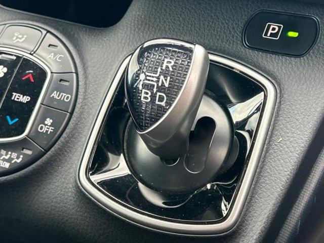 ノア ハイブリッドＸ　新品タイヤ／純正　ＳＤナビ／両側電動スライドドア／ヘッドランプ　ＬＥＤ／Ｂｌｕｅｔｏｏｔｈ接続／ＥＴＣ／ＥＢＤ付ＡＢＳ／横滑り防止装置／アイドリングストップ／バックモニター／フルセグＴＶ／ＤＶＤ（18枚目）