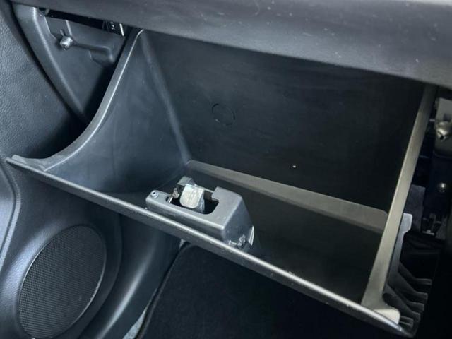 アルト Ｌ　ＥＢＤ付ＡＢＳ／横滑り防止装置／アイドリングストップ／エアバッグ　運転席／エアバッグ　助手席／衝突安全ボディ／パワーウインドウ／キーレスエントリー／パワーステアリング／マニュアルエアコン／ＣＤ／ラジオ（28枚目）