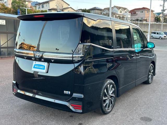 ヴォクシー ハイブリッドＳ－Ｚ　新品タイヤ／保証書／ディスプレイオーディオ＋ナビ／後席モニター　純正　１２．３インチ／衝突安全装置／両側電動スライドドア／シートヒーター／パノラミックビューモニター／車線逸脱防止支援システム　ＥＴＣ（3枚目）