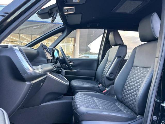 ヴォクシー ハイブリッドＳ－Ｚ　新品タイヤ／保証書／ディスプレイオーディオ＋ナビ／後席モニター　純正　１２．３インチ／衝突安全装置／両側電動スライドドア／シートヒーター／パノラミックビューモニター／車線逸脱防止支援システム　ＥＴＣ（7枚目）