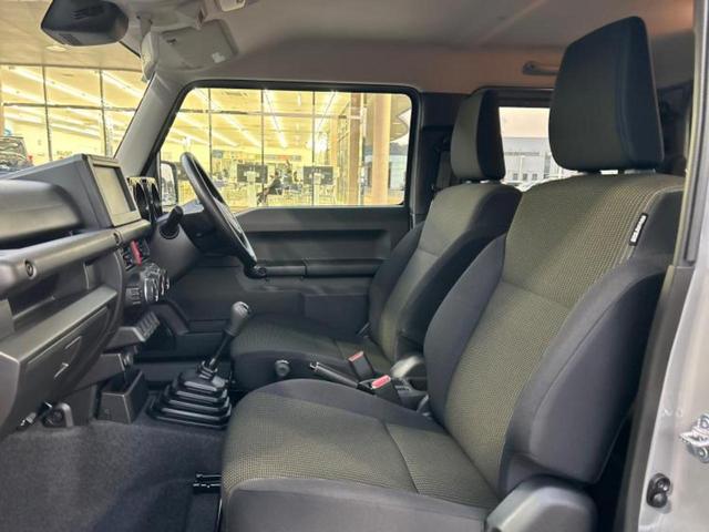 ジムニー ４ＷＤ　ＸＬ　保証書／シートヒーター　前席／ＡＢＳ／横滑り防止装置／禁煙車／エアバッグ　運転席／エアバッグ　助手席／パワーウインドウ／エンジンスタートボタン／キーレススタート／オートエアコン／パワーステアリング（6枚目）