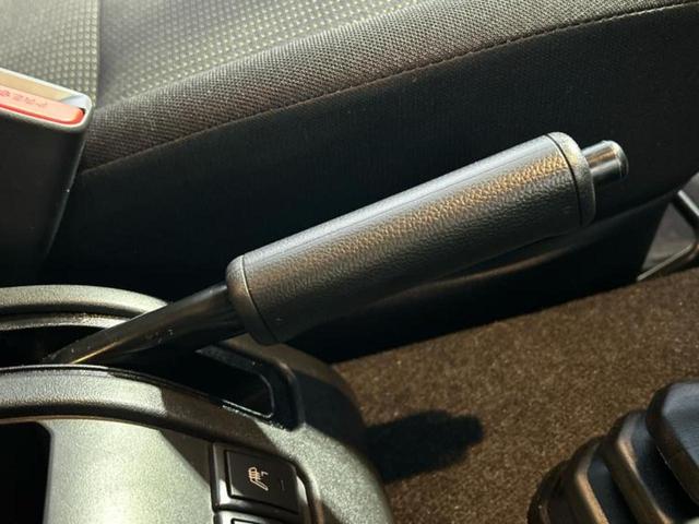 ジムニー ４ＷＤ　ＸＬ　保証書／シートヒーター　前席／ＡＢＳ／横滑り防止装置／禁煙車／エアバッグ　運転席／エアバッグ　助手席／パワーウインドウ／エンジンスタートボタン／キーレススタート／オートエアコン／パワーステアリング（41枚目）