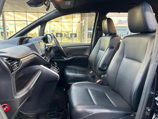 エスクァイア ハイブリッドＧｉブラックテーラード　新品タイヤ／保証書／社外　１０インチ　ＳＤナビ／衝突安全装置／両側電動スライドドア／シートヒーター　前席／車線逸脱防止支援システム／ヘッドランプ　ＬＥＤ／Ｂｌｕｅｔｏｏｔｈ接続／ＥＴＣ　バックカメラ（7枚目）