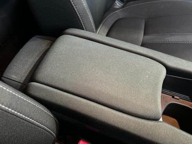 シビック ヒョウジュン 保証書/純正 SDナビ/ホンダセンシング/シートヒーター/車線逸脱防止支援システム/ヘッドランプ LED/Bluetooth接続/ETC/EBD付ABS/横滑り防止装置/アイドリングストップ(30枚目)