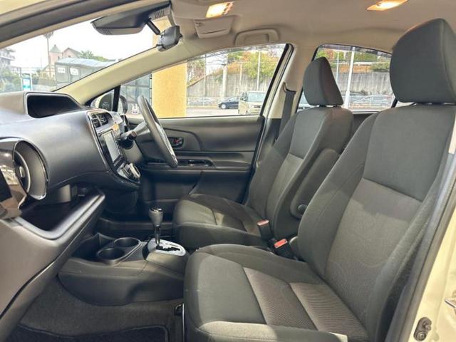 アクア Ｓスタイルブラック　保証書／純正　ＳＤナビ／衝突安全装置／車線逸脱防止支援システム／Ｂｌｕｅｔｏｏｔｈ接続／ＥＢＤ付ＡＢＳ／横滑り防止装置／アイドリングストップ／バックモニター／ワンセグＴＶ／禁煙車／エアバッグ　運転席（6枚目）