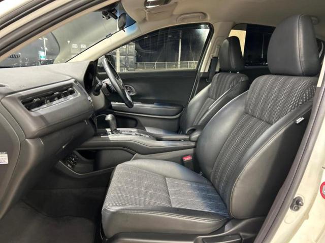 ヴェゼル Ｓ　新品タイヤ／社外　ナビ／衝突安全装置／シートヒーター／ヘッドランプ　ＬＥＤ／ＵＳＢジャック／Ｂｌｕｅｔｏｏｔｈ接続／ＨＤＭＩ接続／ＥＴＣ／ＥＢＤ付ＡＢＳ／横滑り防止装置／アイドリングストップ（6枚目）