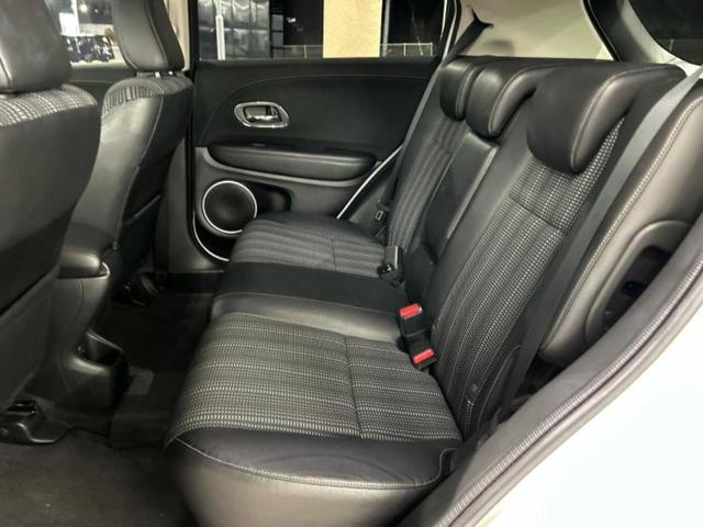 ヴェゼル Ｓ　新品タイヤ／社外　ナビ／衝突安全装置／シートヒーター／ヘッドランプ　ＬＥＤ／ＵＳＢジャック／Ｂｌｕｅｔｏｏｔｈ接続／ＨＤＭＩ接続／ＥＴＣ／ＥＢＤ付ＡＢＳ／横滑り防止装置／アイドリングストップ（7枚目）