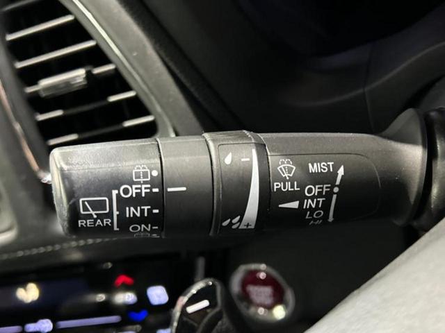 ヴェゼル Ｓ　新品タイヤ／社外　ナビ／衝突安全装置／シートヒーター／ヘッドランプ　ＬＥＤ／ＵＳＢジャック／Ｂｌｕｅｔｏｏｔｈ接続／ＨＤＭＩ接続／ＥＴＣ／ＥＢＤ付ＡＢＳ／横滑り防止装置／アイドリングストップ（16枚目）