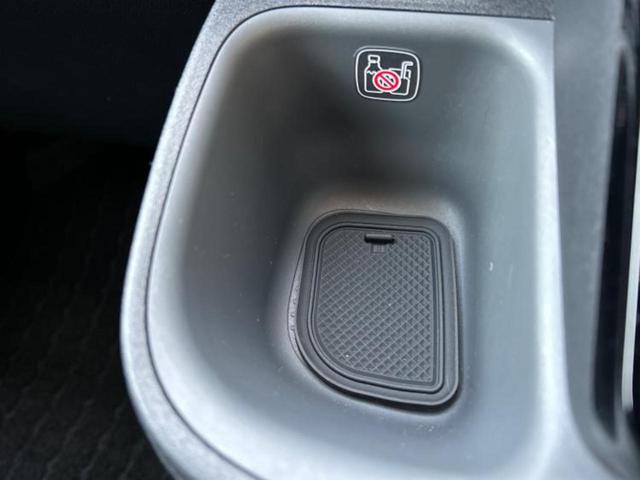 シエンタ ハイブリッドＺ　保証書／ディスプレイオーディオ＋ナビ１０．５インチ／フリップダウンモニター　純正　１２．１インチ／トヨタセーフティセンス／両側電動スライドドア／シートヒーター　前席　衝突被害軽減システム　全周囲カメラ（39枚目）