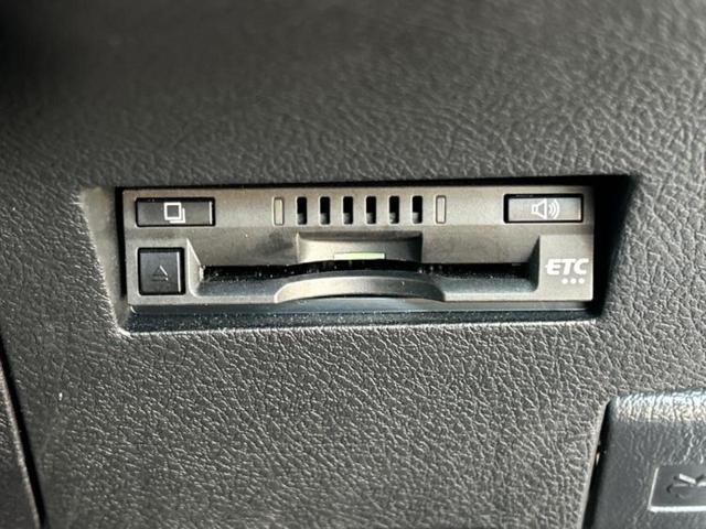 カローラフィールダー １．５Ｇ　保証書／社外　メモリーナビ／トヨタセーフティセンス／車線逸脱防止支援システム／Ｂｌｕｅｔｏｏｔｈ接続／ＥＴＣ／ＥＢＤ付ＡＢＳ／横滑り防止装置／アイドリングストップ／フルセグＴＶ／ＤＶＤ　ワンオーナー（17枚目）