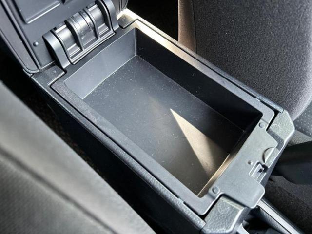 カローラフィールダー １．５Ｇ　保証書／社外　メモリーナビ／トヨタセーフティセンス／車線逸脱防止支援システム／Ｂｌｕｅｔｏｏｔｈ接続／ＥＴＣ／ＥＢＤ付ＡＢＳ／横滑り防止装置／アイドリングストップ／フルセグＴＶ／ＤＶＤ　ワンオーナー（30枚目）