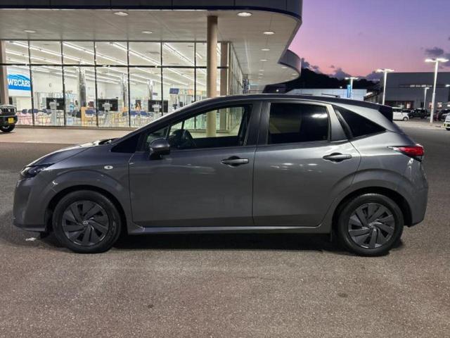 ノート Ｓ　新品タイヤ／社外　メモリーナビ／エマージェンシーブレーキ／車線逸脱防止支援システム／ドライブレコーダー　前後／Ｂｌｕｅｔｏｏｔｈ接続／ＥＴＣ／ＥＢＤ付ＡＢＳ／横滑り防止装置／アイドリングストップ（2枚目）