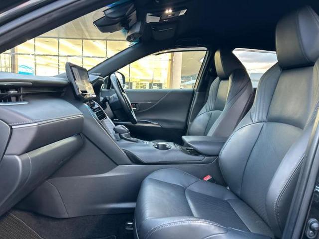 ハリアー Ｚレザーパッケージ　純正エアロ／ＪＢＬ／保証書／純正　ＳＤナビ／デジタルインナーミラー／トヨタセーフティセンス／シートヒーター／パノラミックビューモニター／車線逸脱防止支援システム／シート　フルレザー／電動バックドア（6枚目）