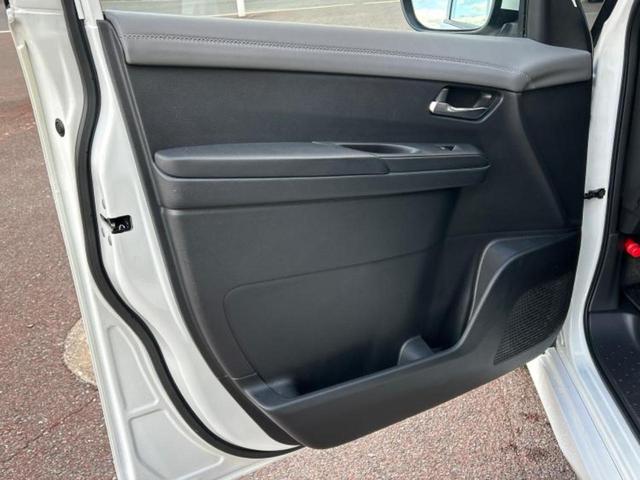 セレナ ｅパワールキシオン　新品タイヤ／保証書／ディスプレイオーディオ＋ナビ／インテリジェントルームミラー／衝突安全装置／両側電動スライドドア／全方位モニター／車線逸脱防止支援システム／シート　合皮　衝突被害軽減システム（24枚目）